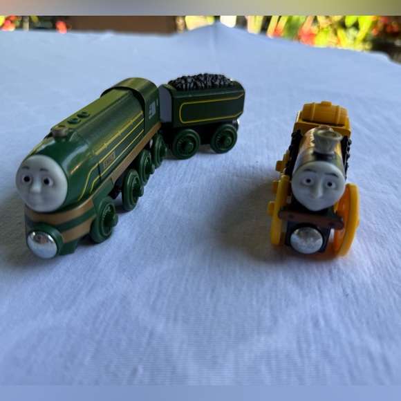 Thomas and friends Wood magnetic Trains - Picture 1 of 2